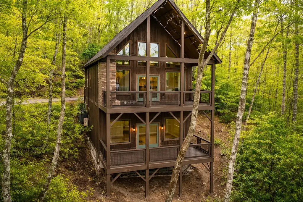 401 Windy Gap Lane, Sapphire