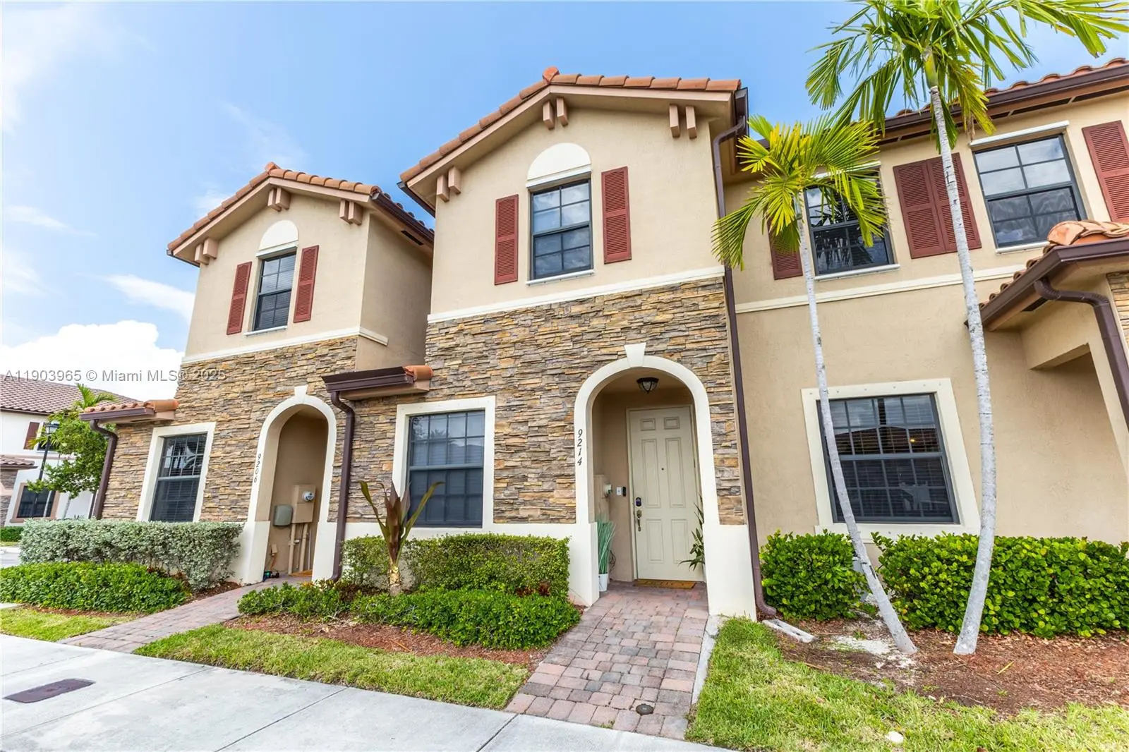 Photo of Listing #A11903965