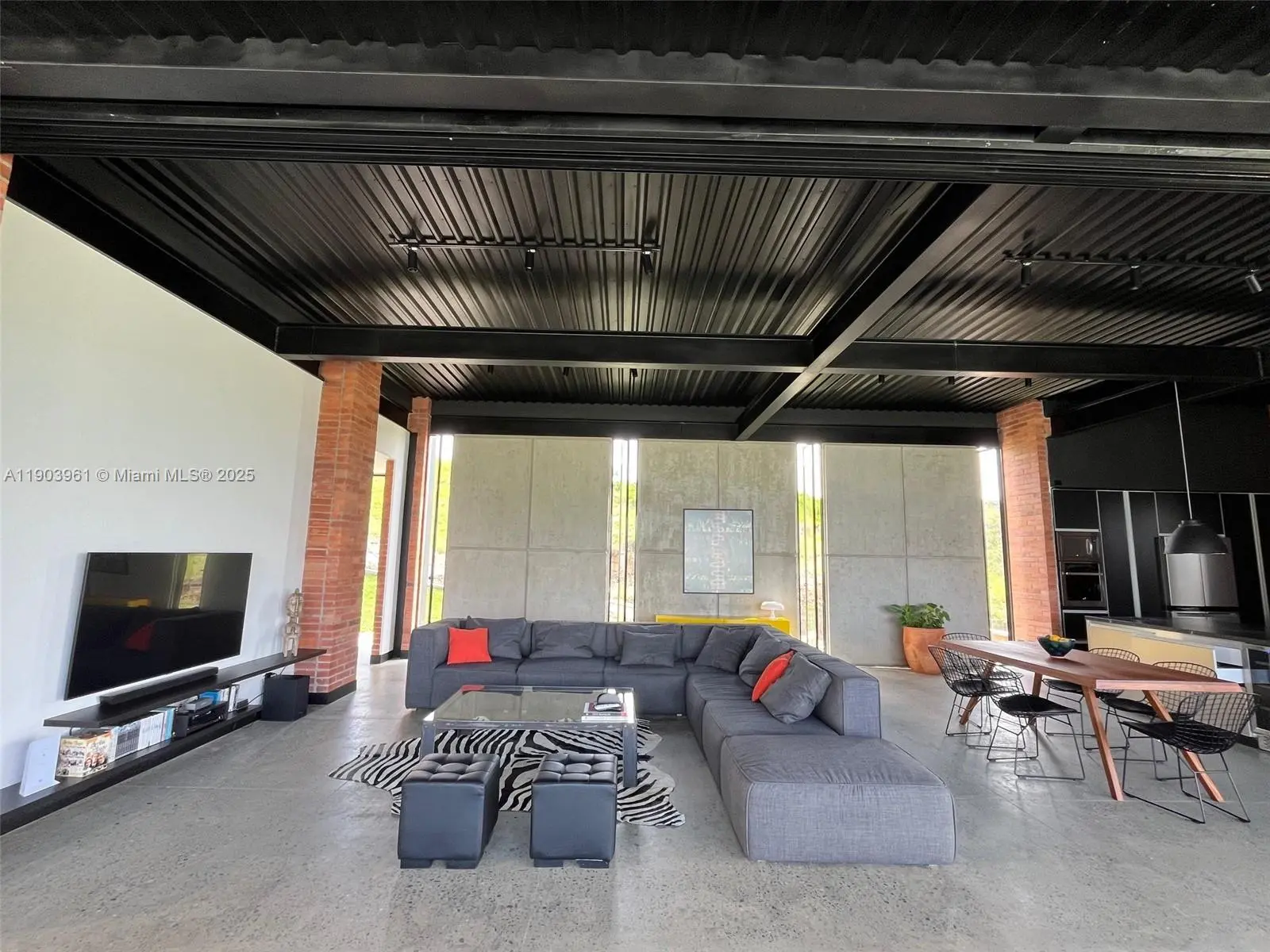 Photo of Listing #A11903961