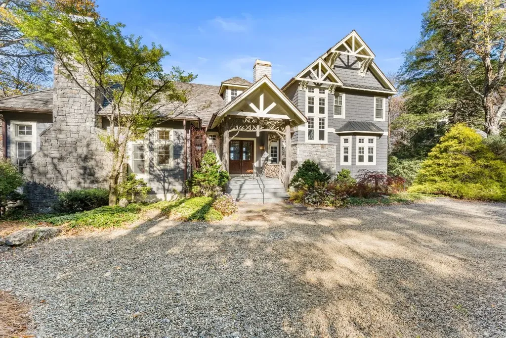 626 Ravenel Ridge Road, Highlands