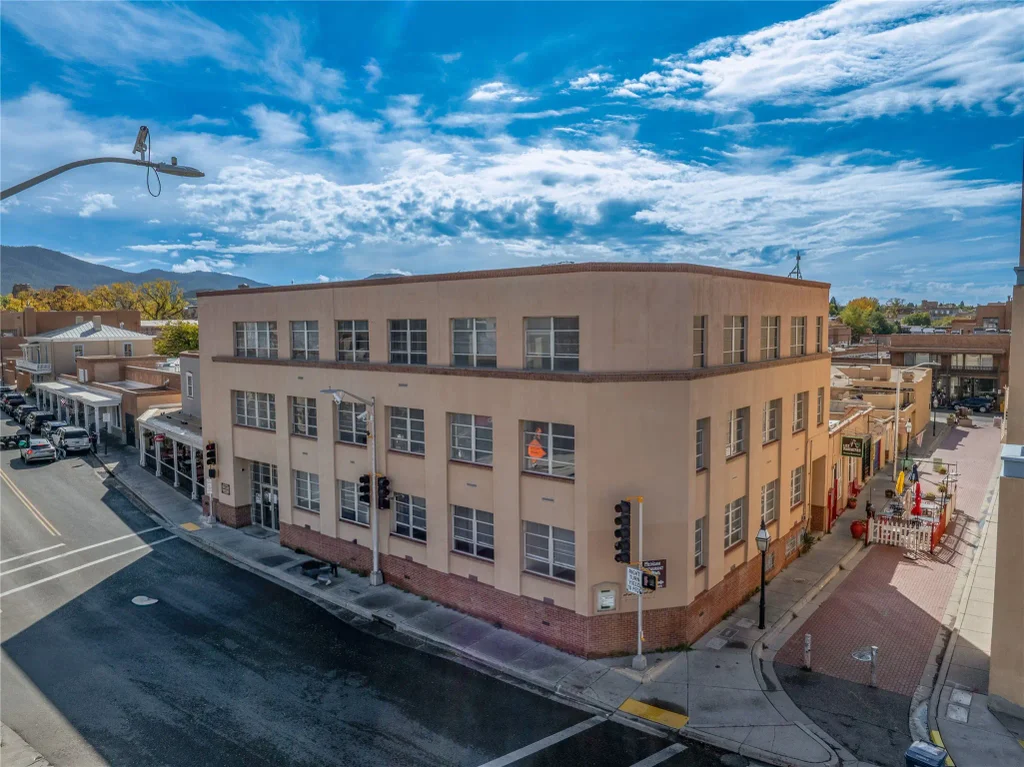 142 W Palace Avenue, Santa Fe