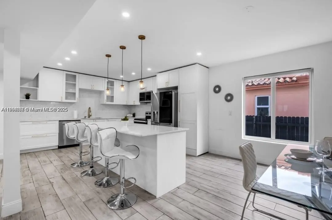 Photo of Listing #A11904377