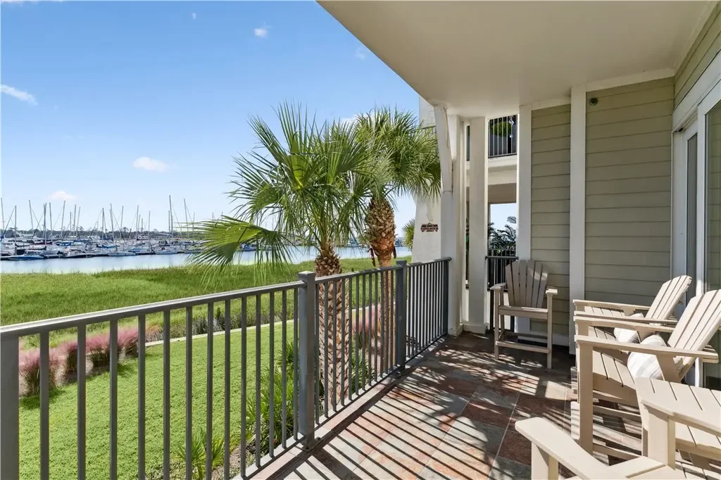 20 Waterfront Drive 124, St Simons Island