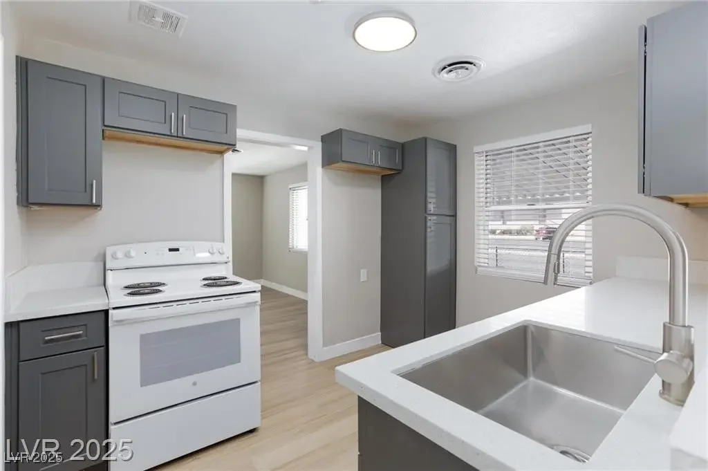 Photo of Listing #2730517