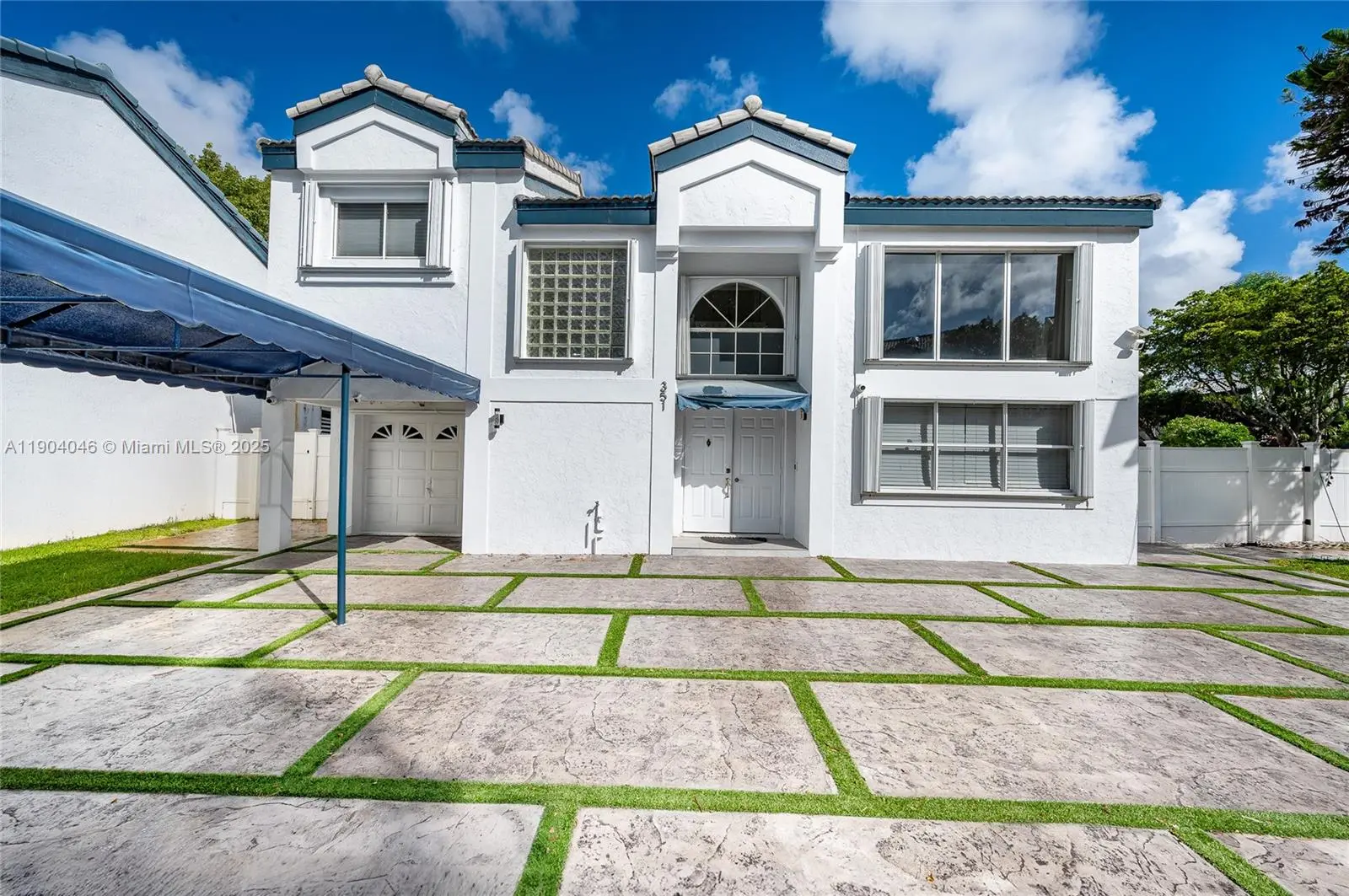 351 Ne 211th St, Miami