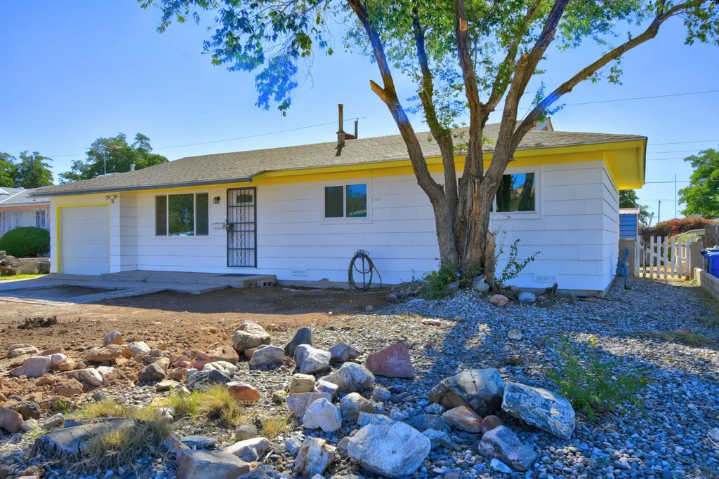 4304 Hendrix Road Ne, Albuquerque