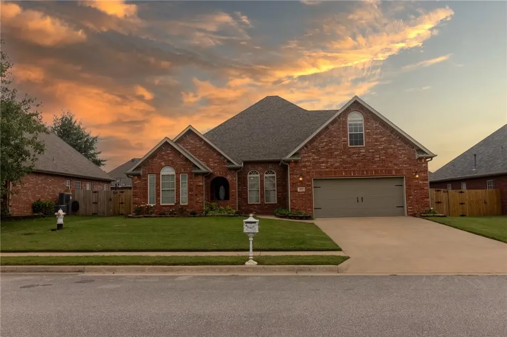 271 Greenfield Avenue, Farmington