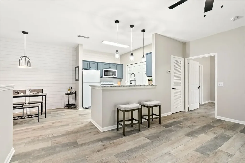 447 W Longleaf Dr 1304, Auburn