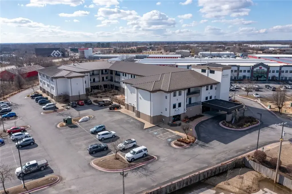 1120 S Walton Boulevard 148, Bentonville