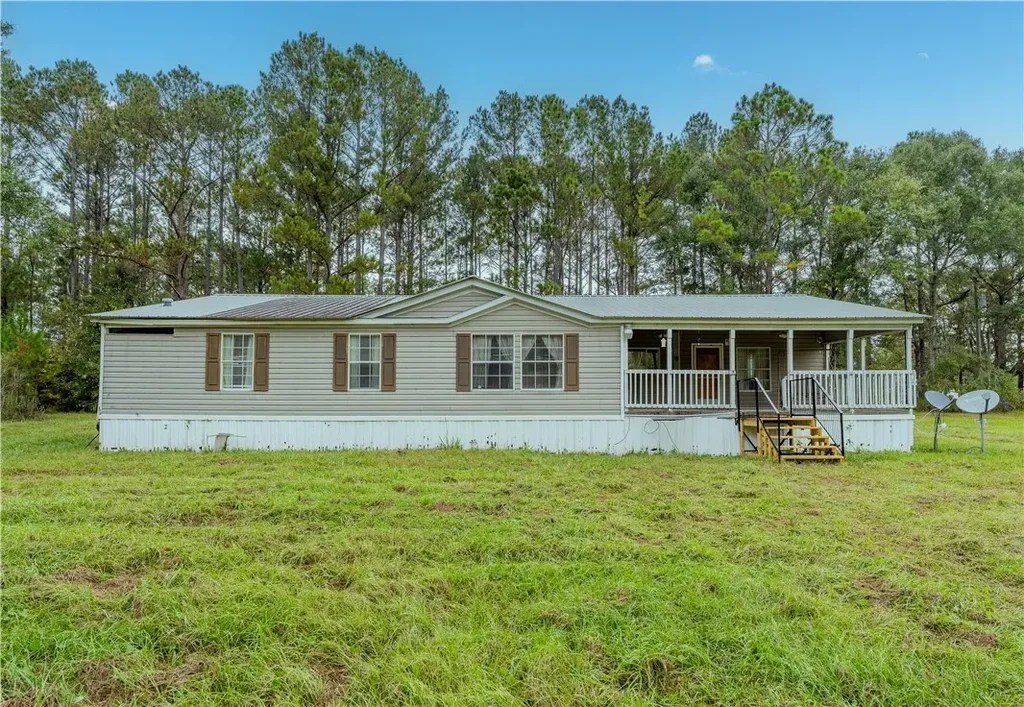 1690 Smith Road, Waycross