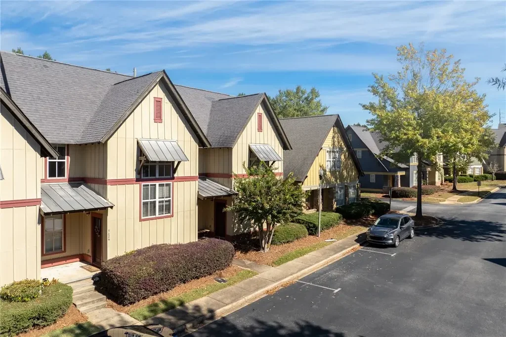 650 Dekalb St 1422, Auburn