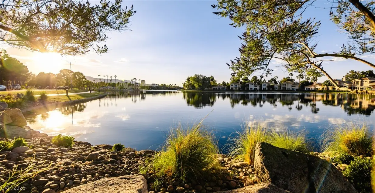 Photo of Listing #2731563