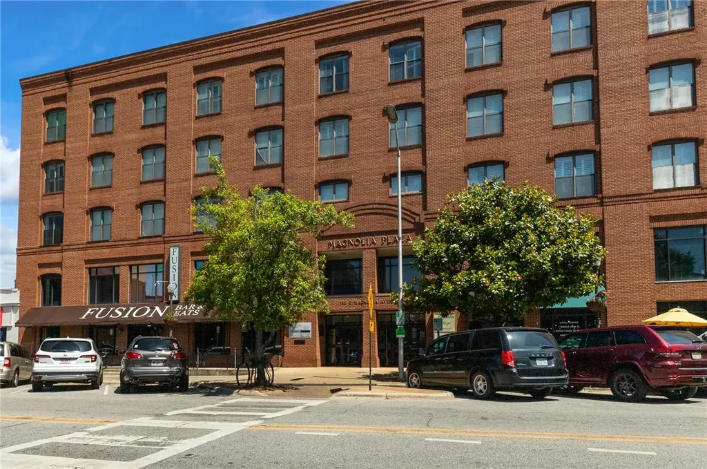 145 E Magnolia Ave 313, Auburn