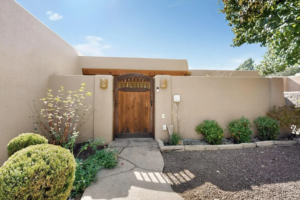 610 Camino Espanol Nw, Albuquerque