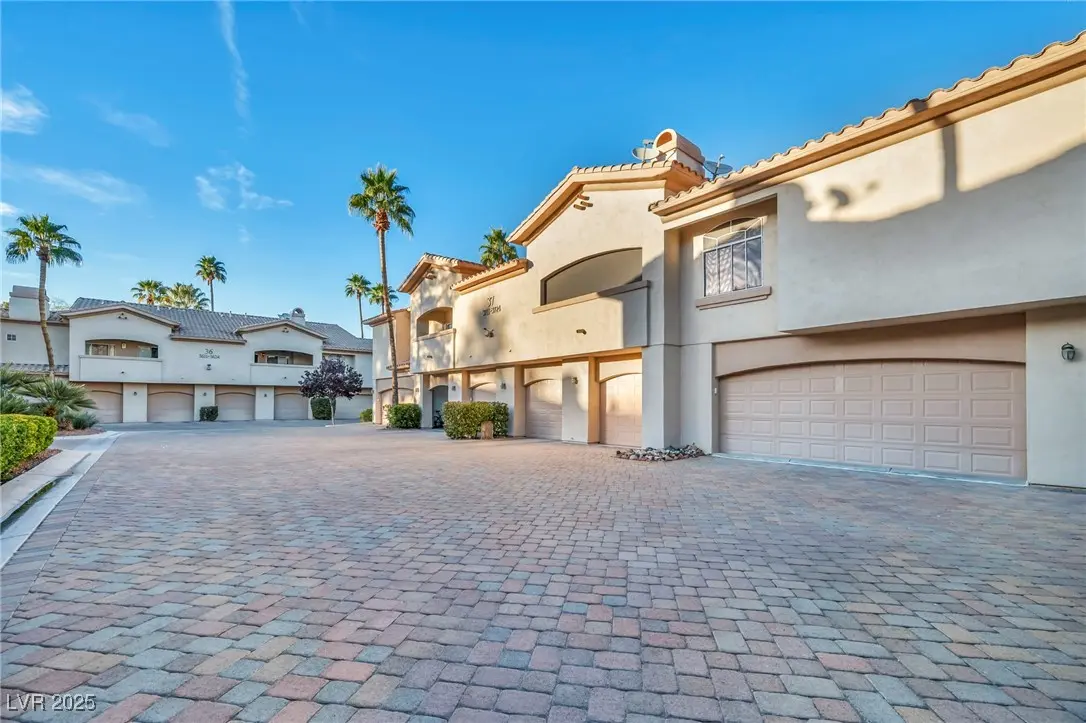 Photo of Listing #2731558