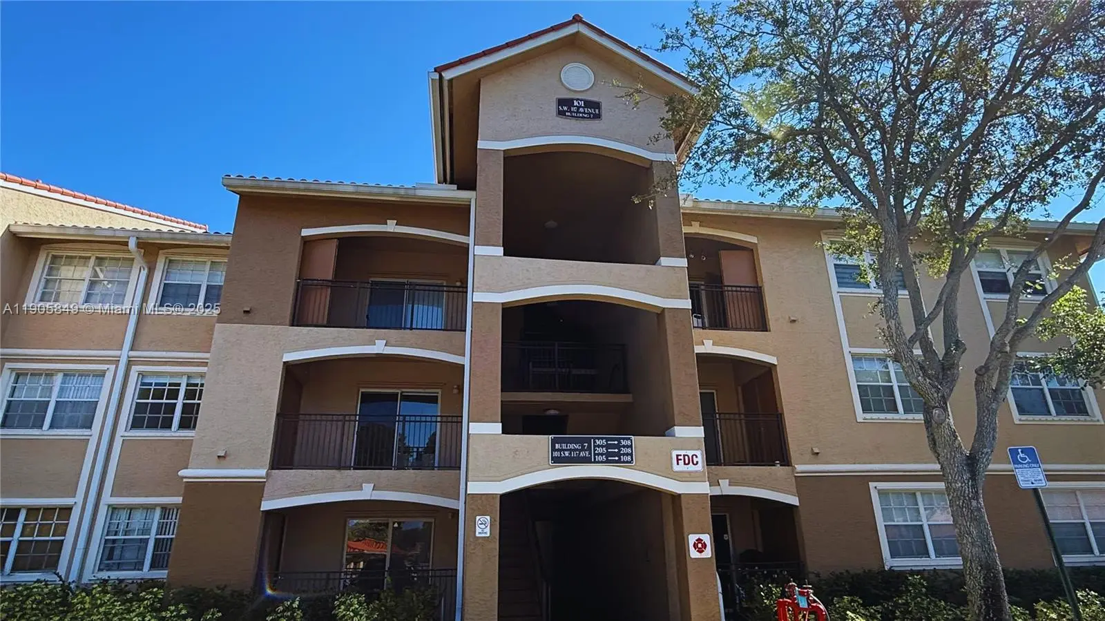 Photo of Listing #A11905849