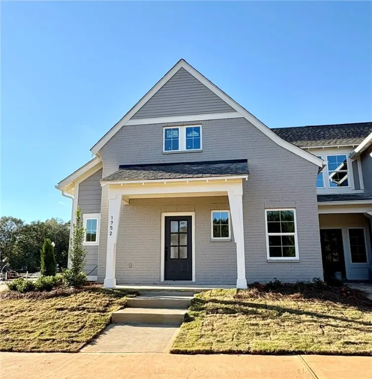 1752 Woodland Pines Ln 274, Auburn