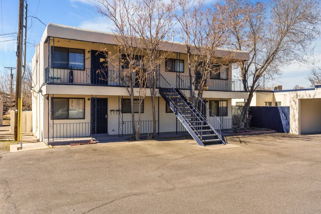 1003-1005 Carlisle Boulevard Se, Albuquerque