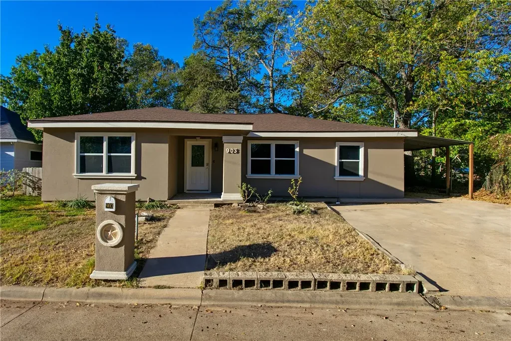 903 Travis Street, Bryan
