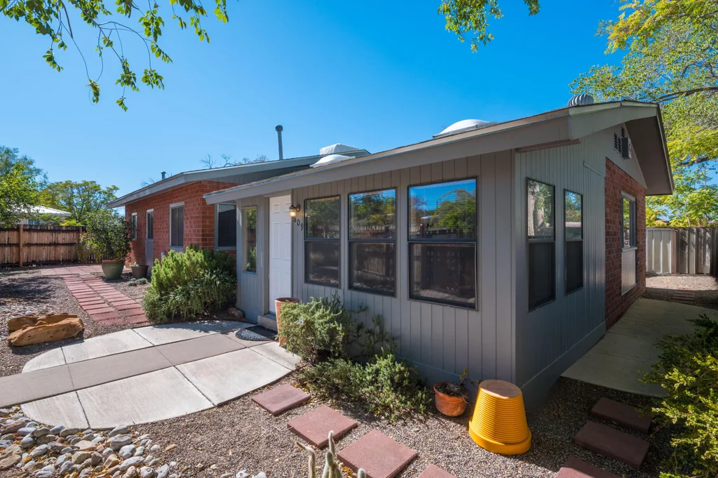 609 Vassar Drive Se, Albuquerque