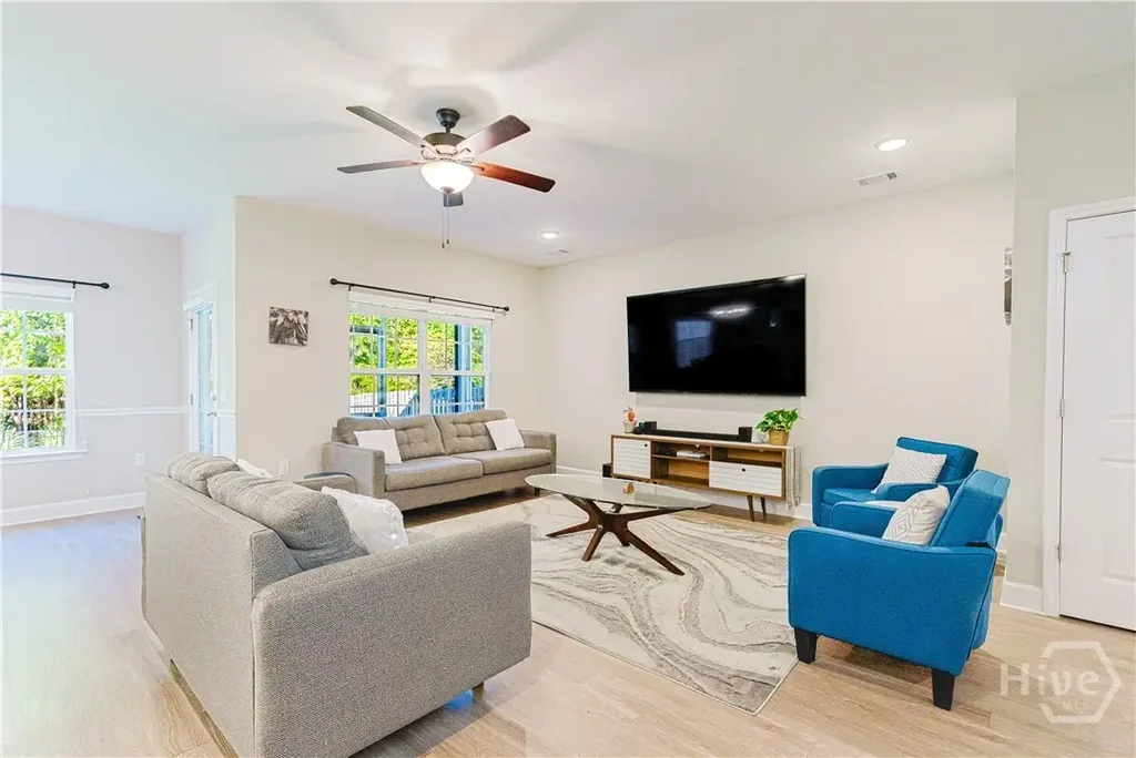 230 James Drive, Richmond Hill