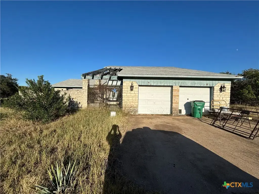 946 County Road 4818, Kempner