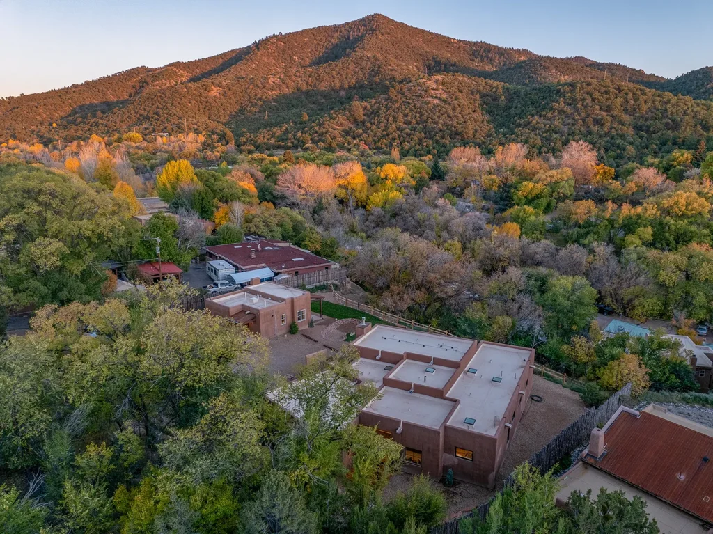 1612 Cerro Gordo Road, Santa Fe