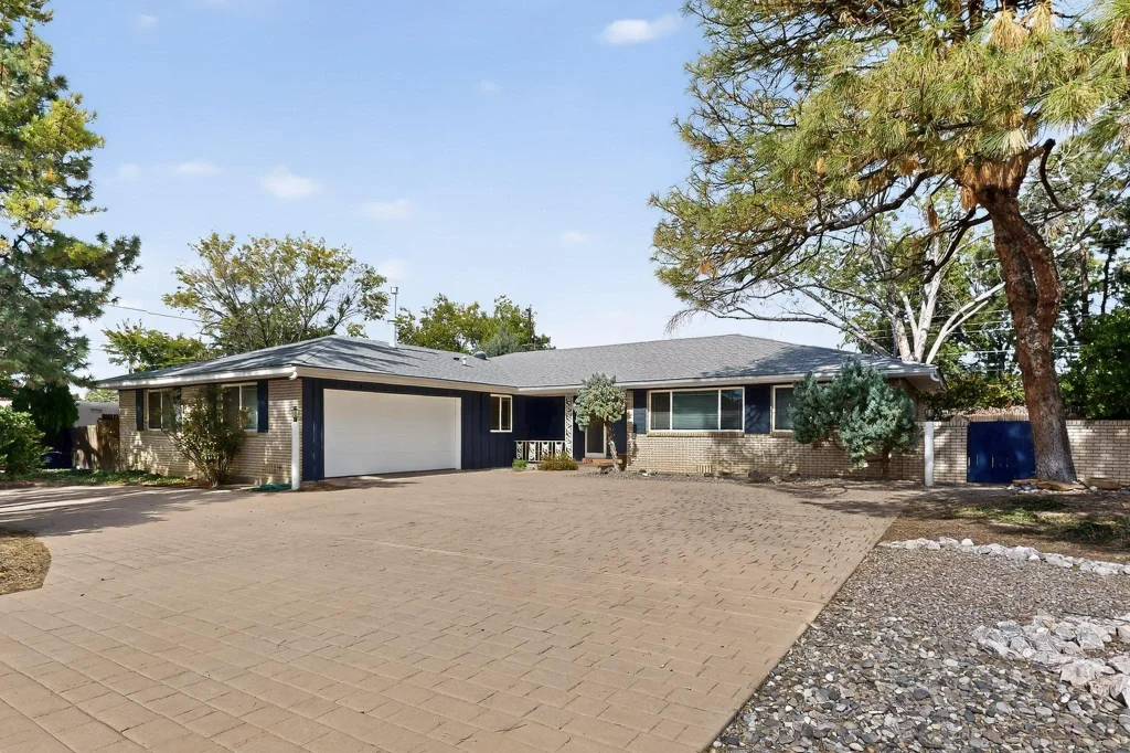 7705 Gladden Avenue Ne, Albuquerque
