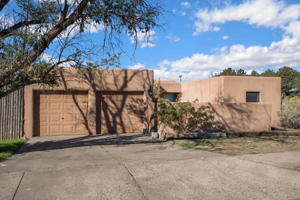 2254 Calle Cacique, Santa Fe