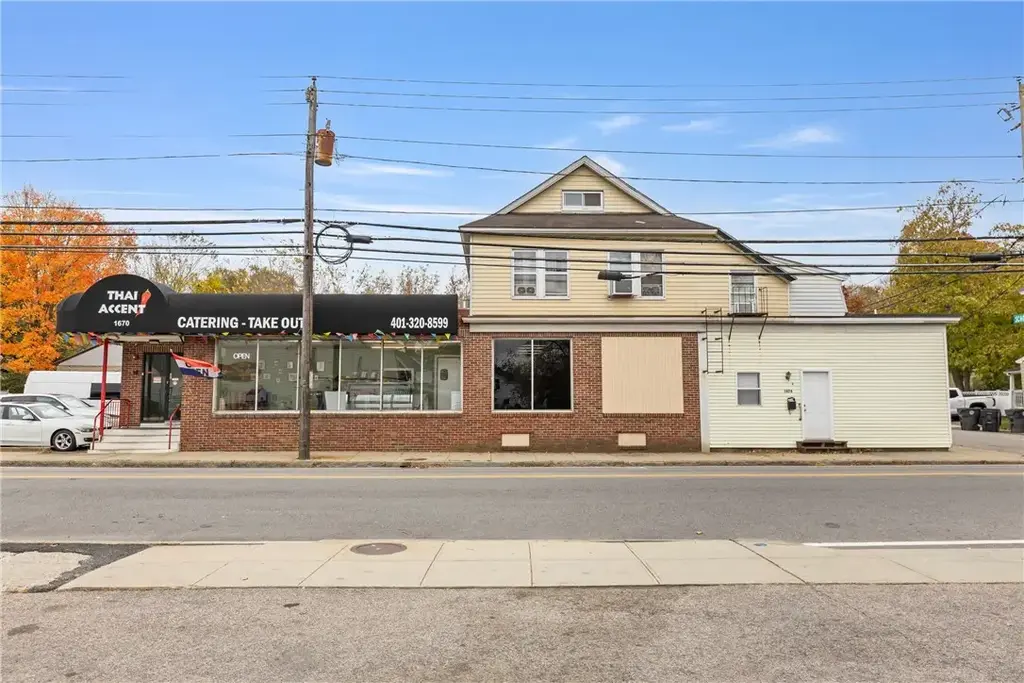 1674 Main St, West Warwick