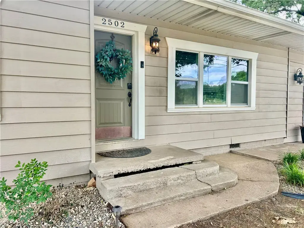 2502 W 12th Street, Russellville