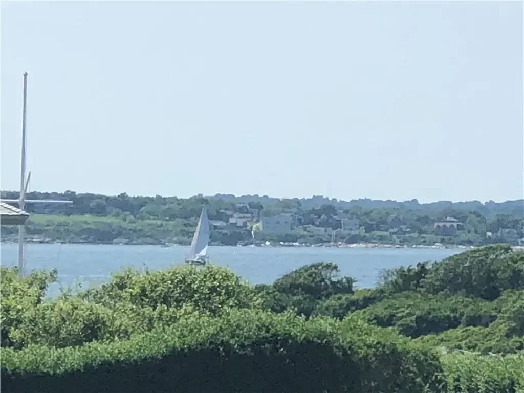 17 Chartier Cir, Newport