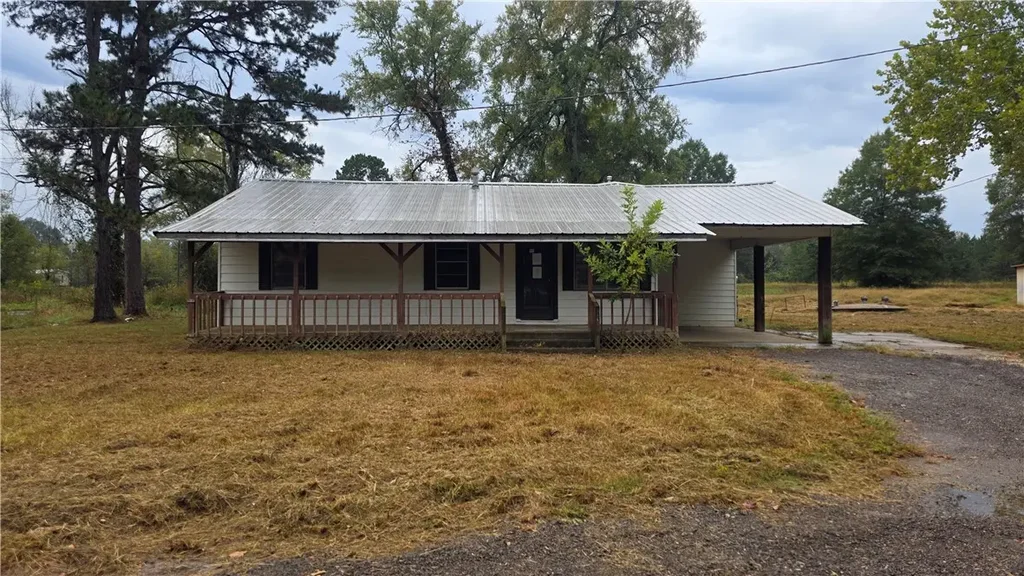 408 Washington Avenue, Plainview