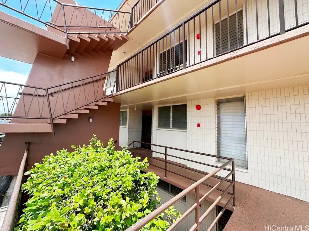 98-729 Moanalua Loop # 4, Aiea