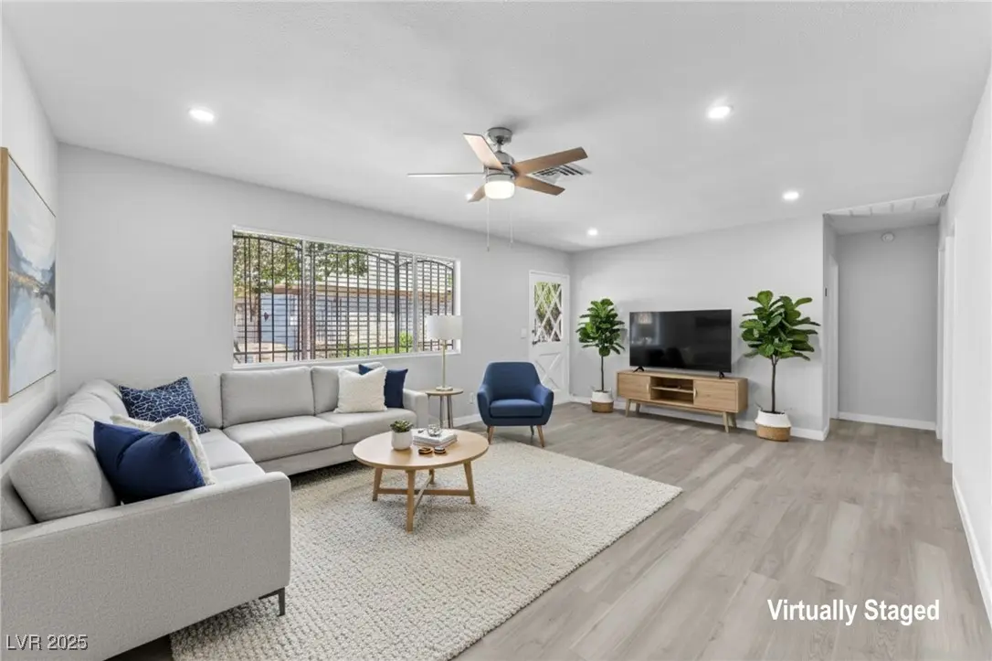 Photo of Listing #2732468