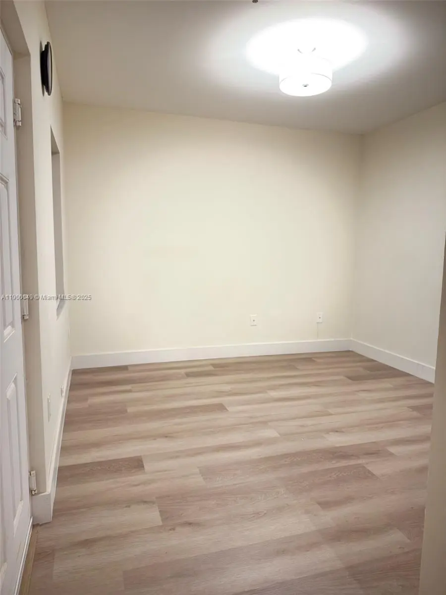 Photo of Listing #A11900049