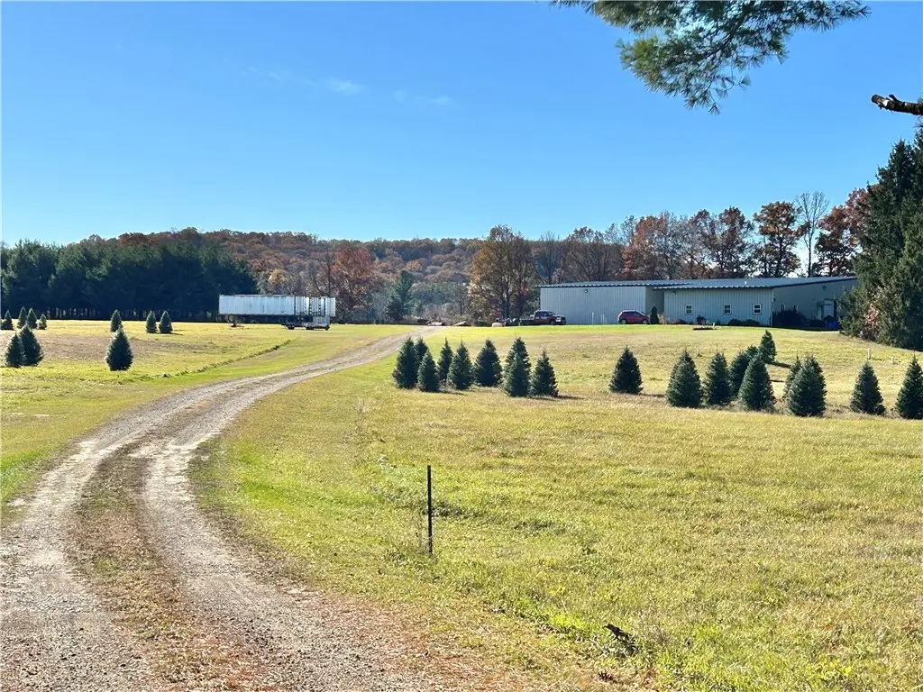 W13090 Shady Glen Rd., Hixton