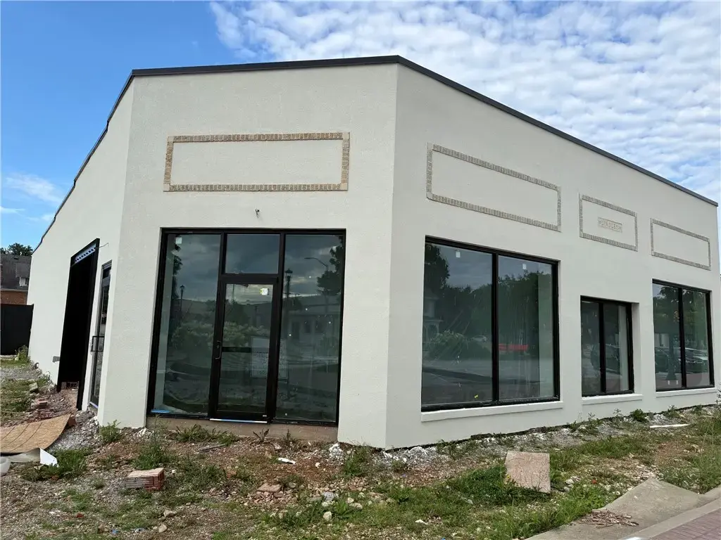 307 W Emma Avenue, Springdale
