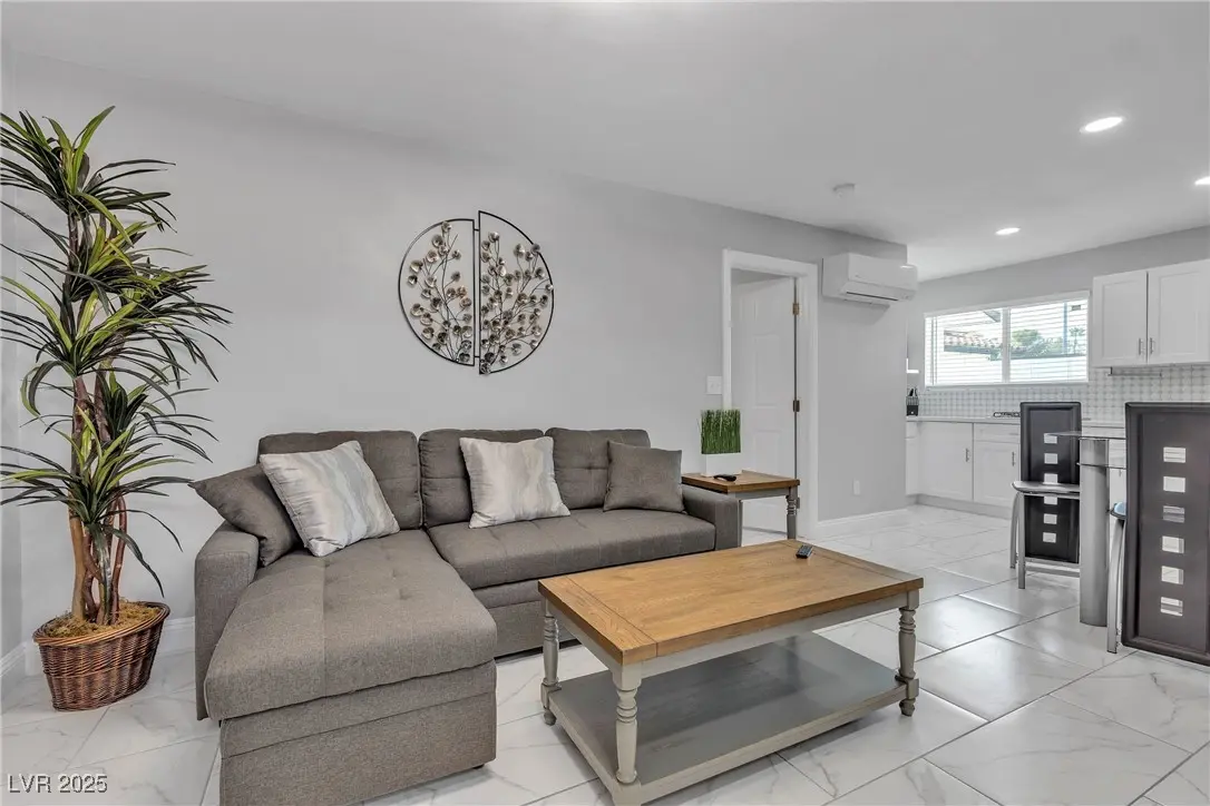 Photo of Listing #2732815