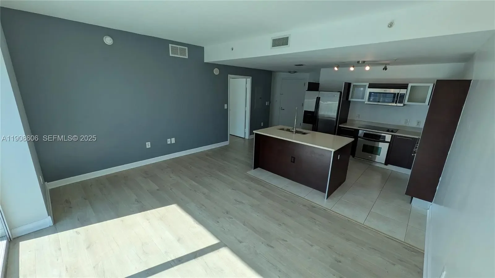 Photo of Listing #A11908606