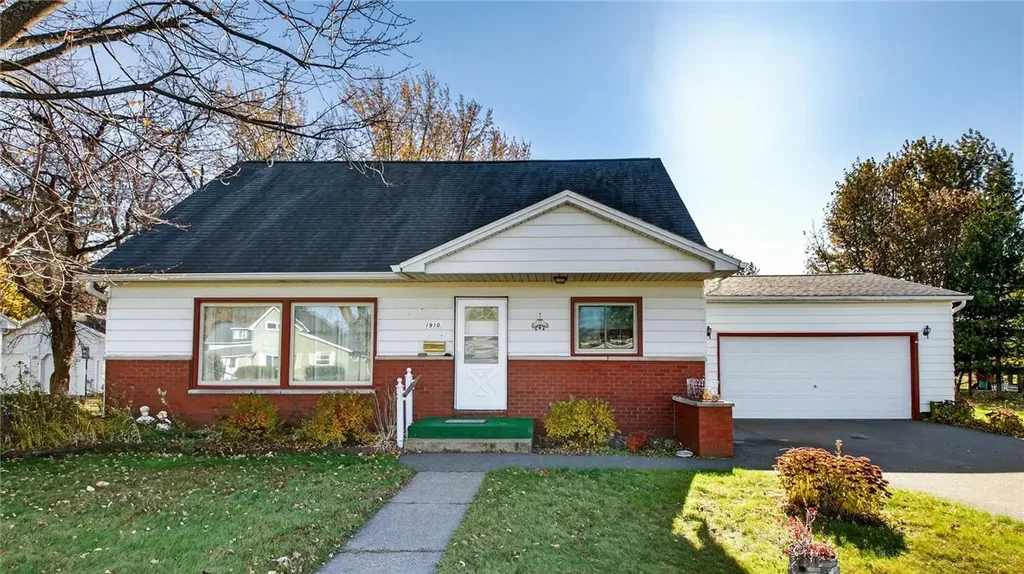 1910 19th Avenue, Bloomer