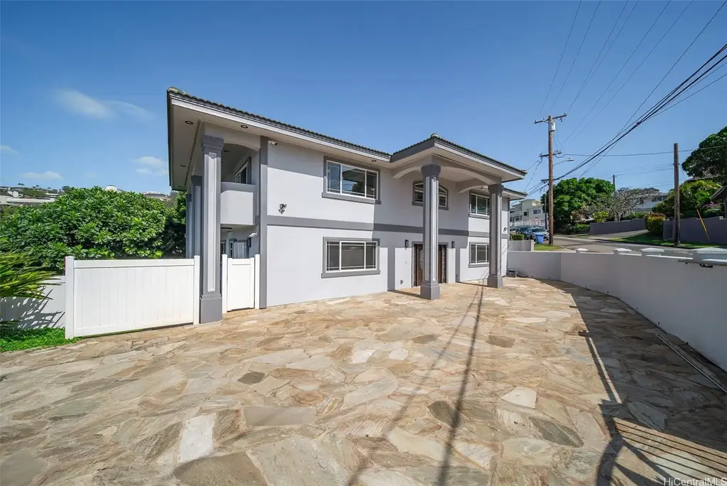 2004 Skyline Drive, Honolulu