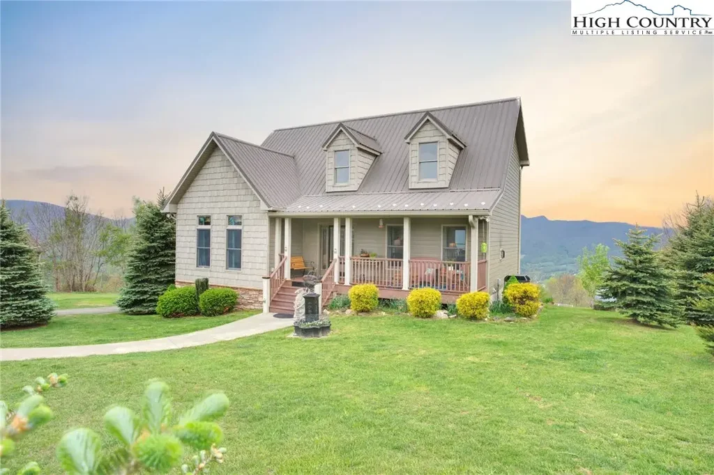 899 Lauren Lane, West Jefferson