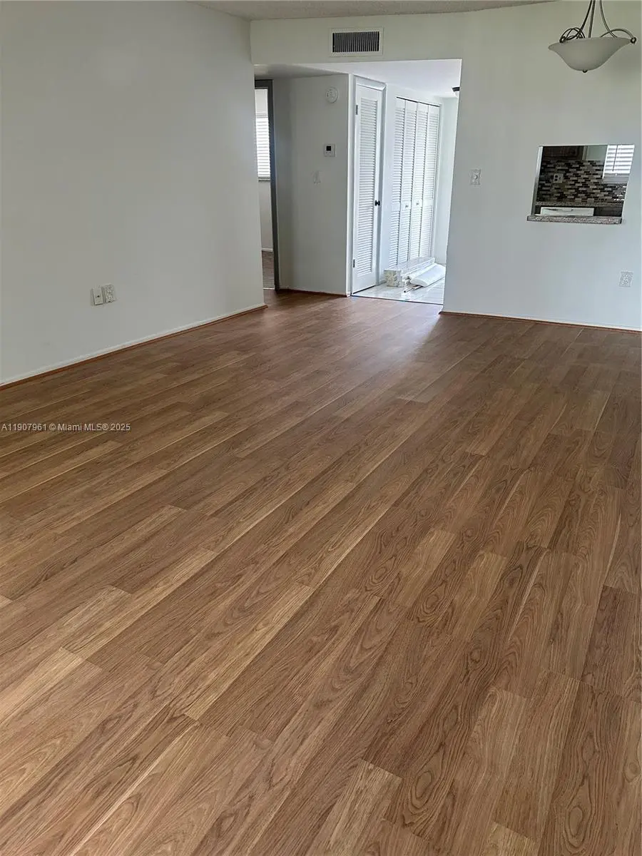 Photo of Listing #A11907961