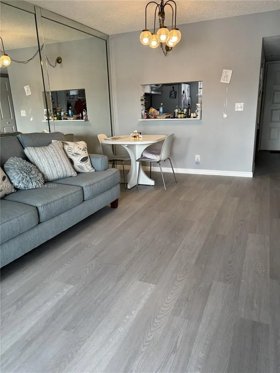 Photo of Listing #A11909176