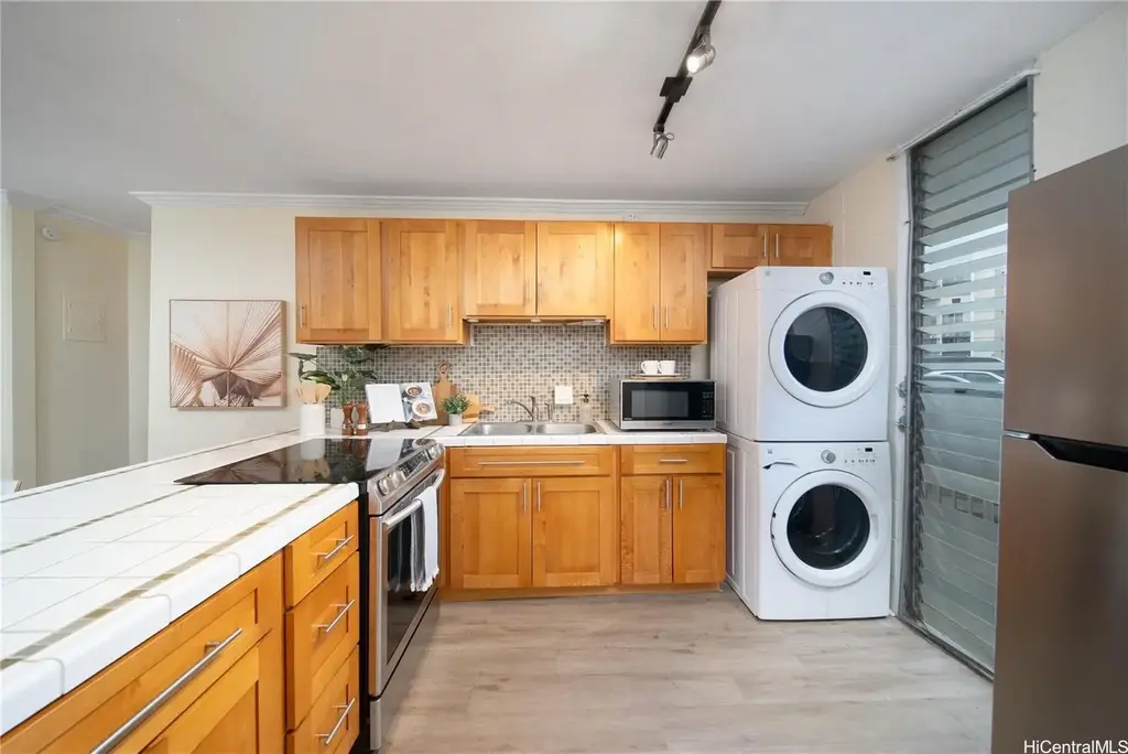95-2039 Waikalani Place # C405, Mililani