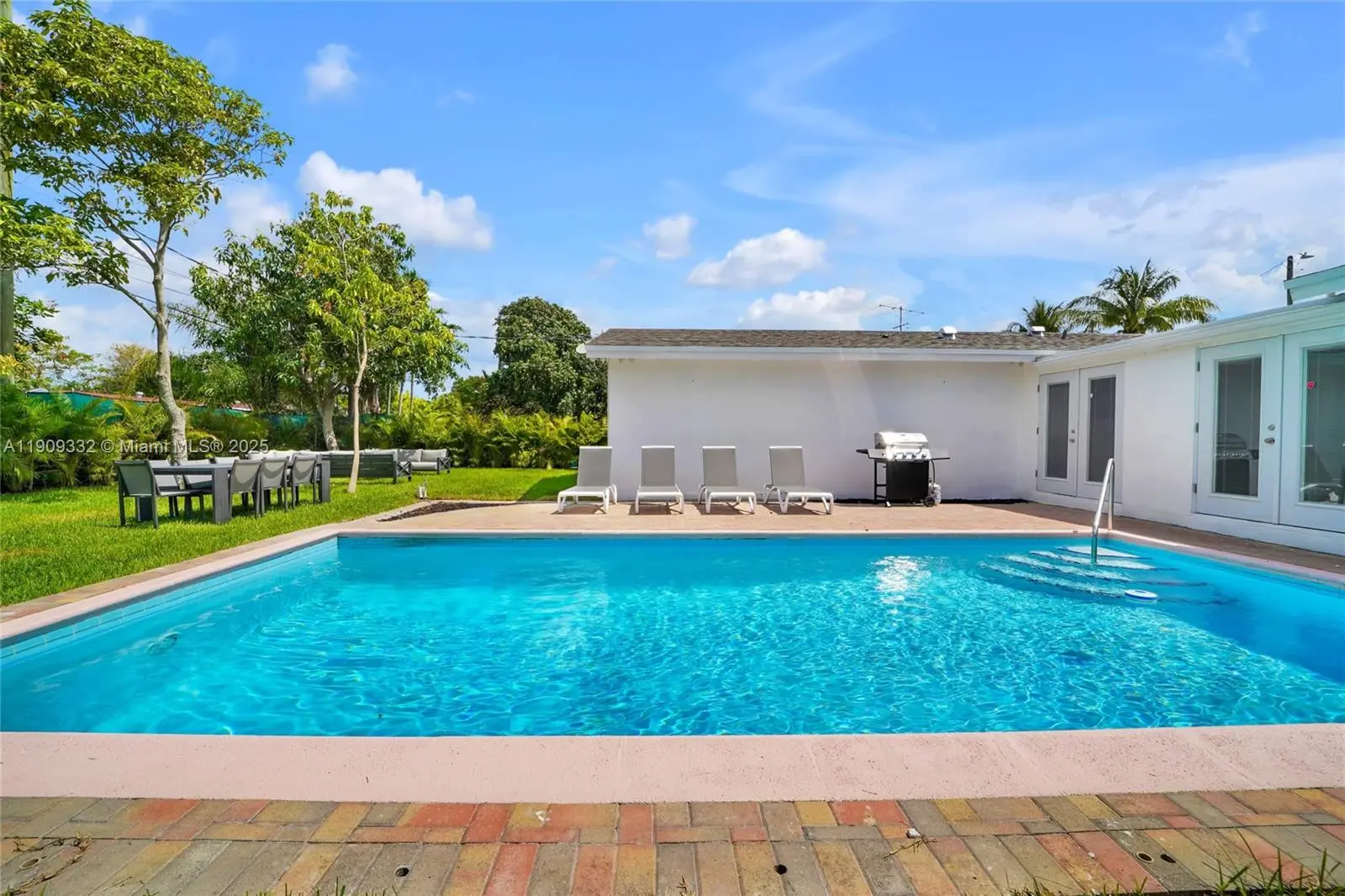 Photo of Listing #A11909332