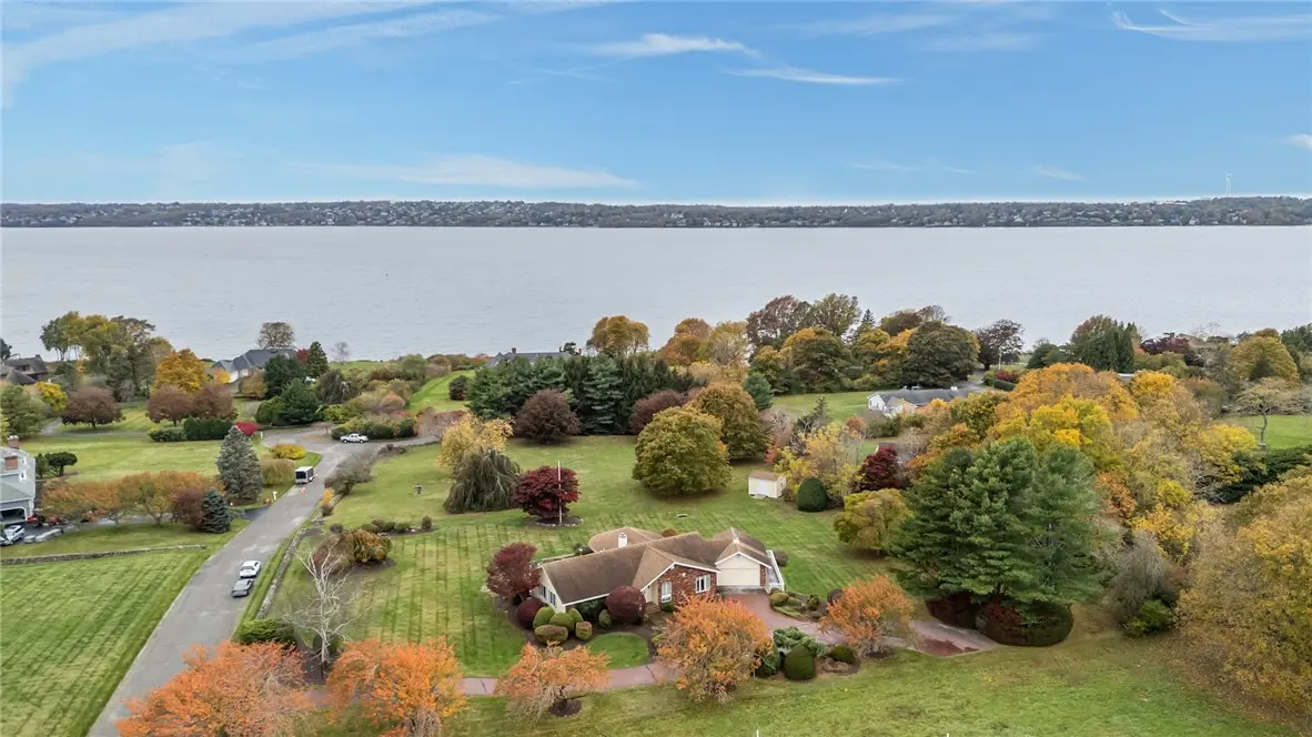 68 Riverscape Ln, Tiverton