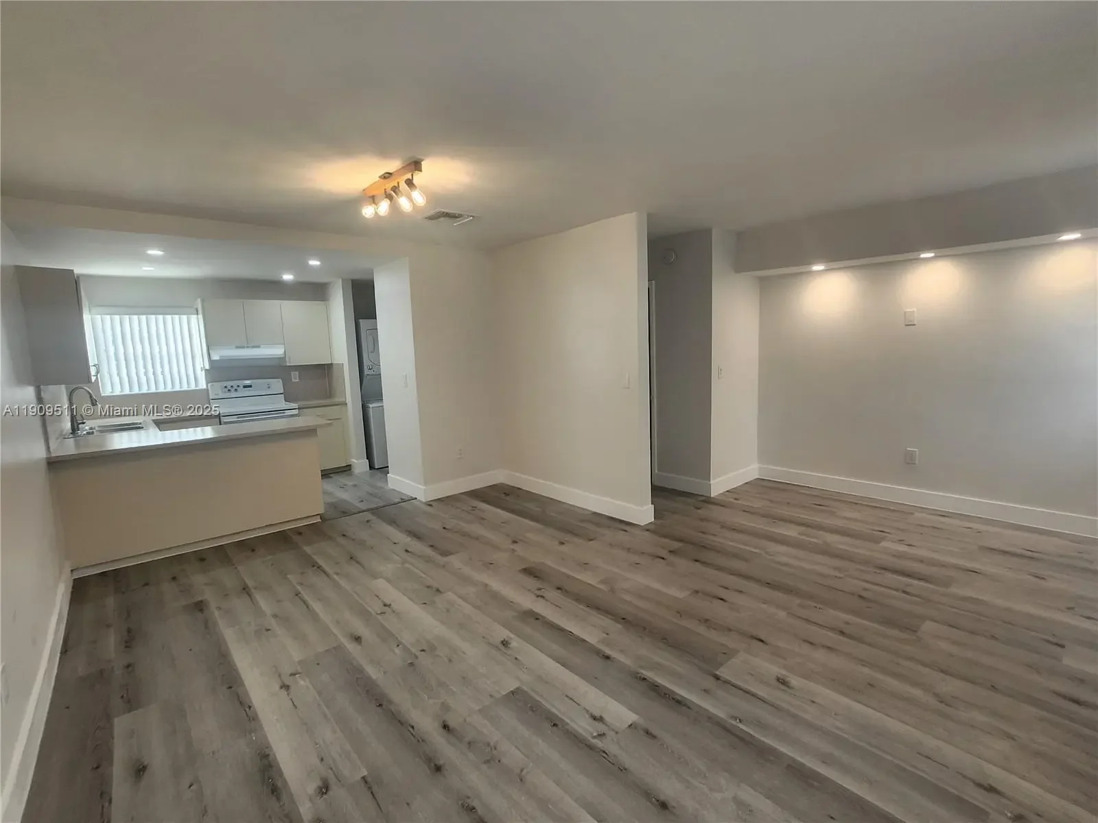 Photo of Listing #A11909511