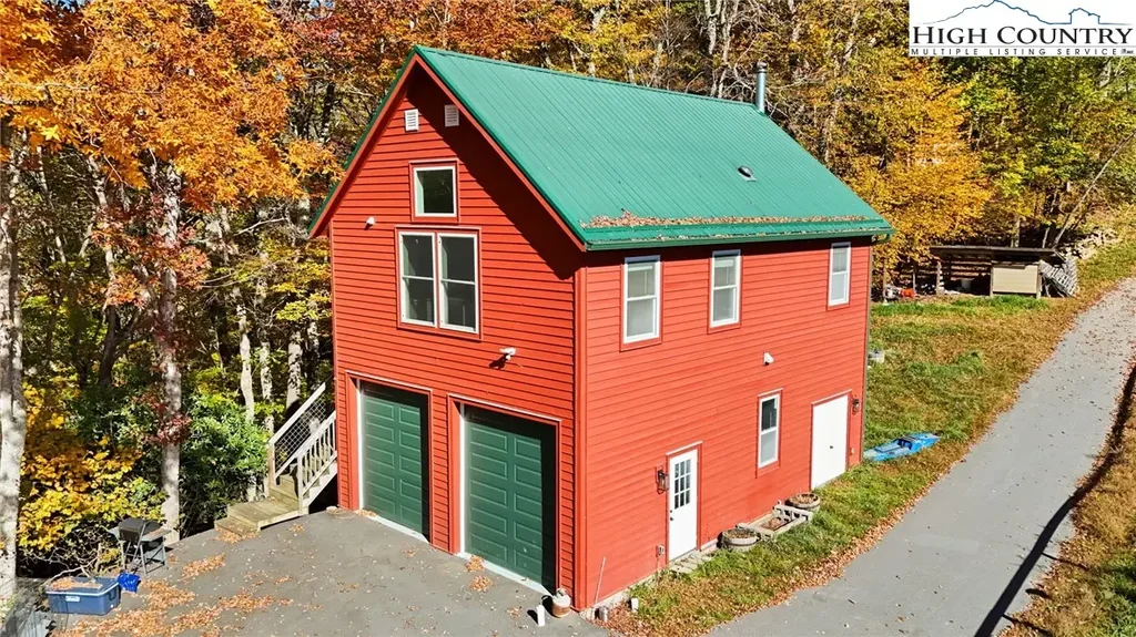 3242 Howards Creek Road, Boone